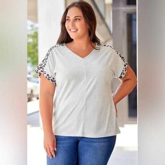 Plus Size Leopard Splicing V Neck Short Sleeve Top - Picture 2 of 5